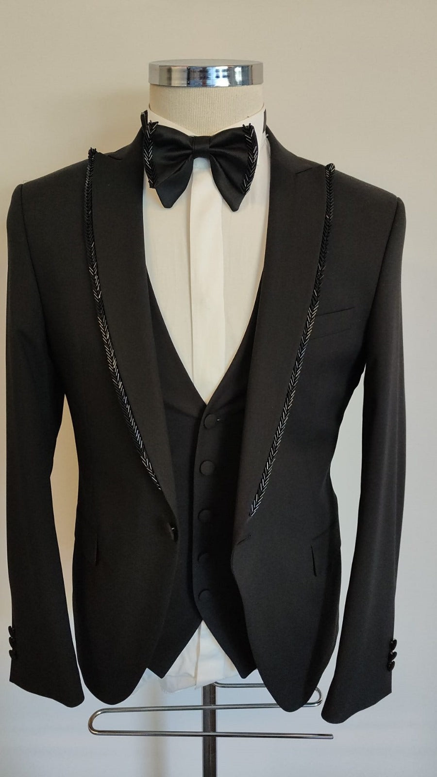 The Fringed beaded ceremony suit - Black